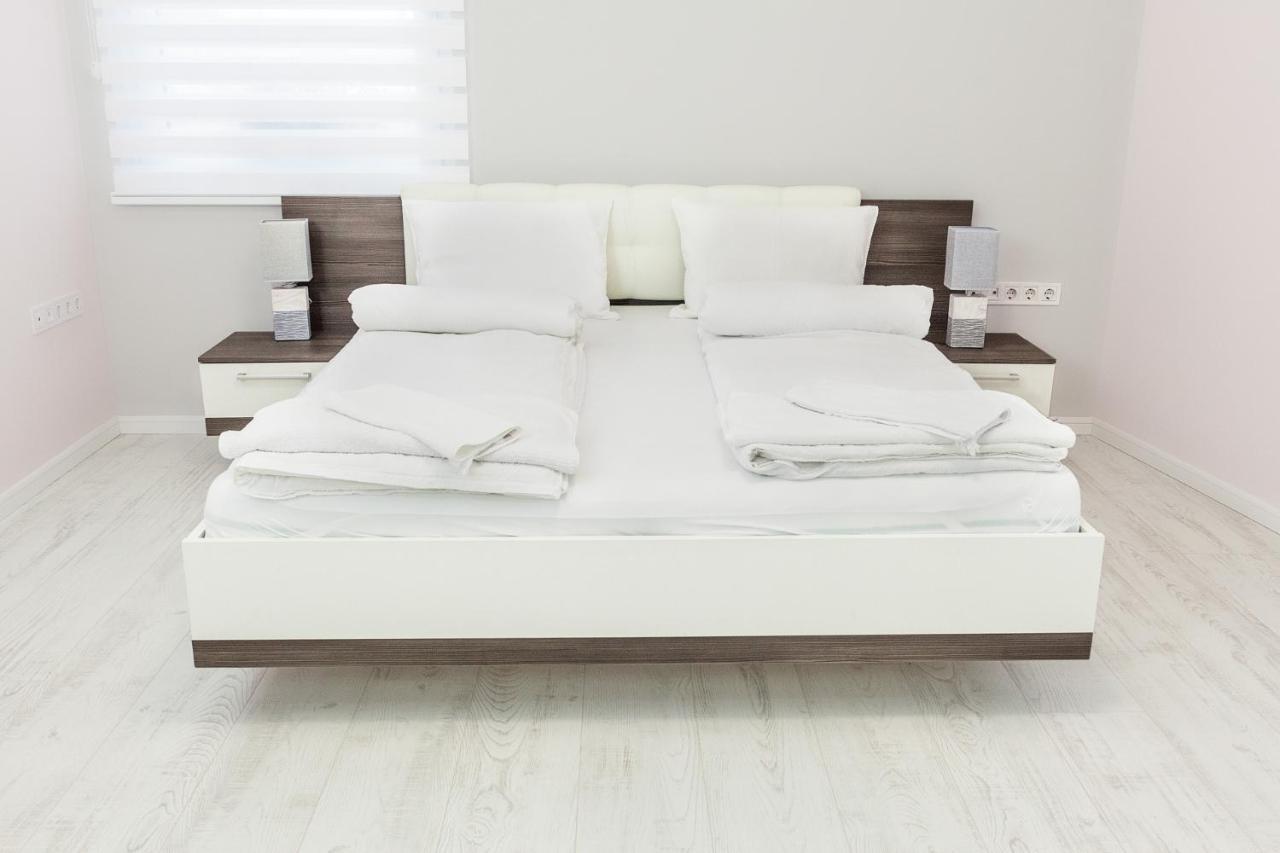Corso Lux Apartman Gyula Exteriér fotografie