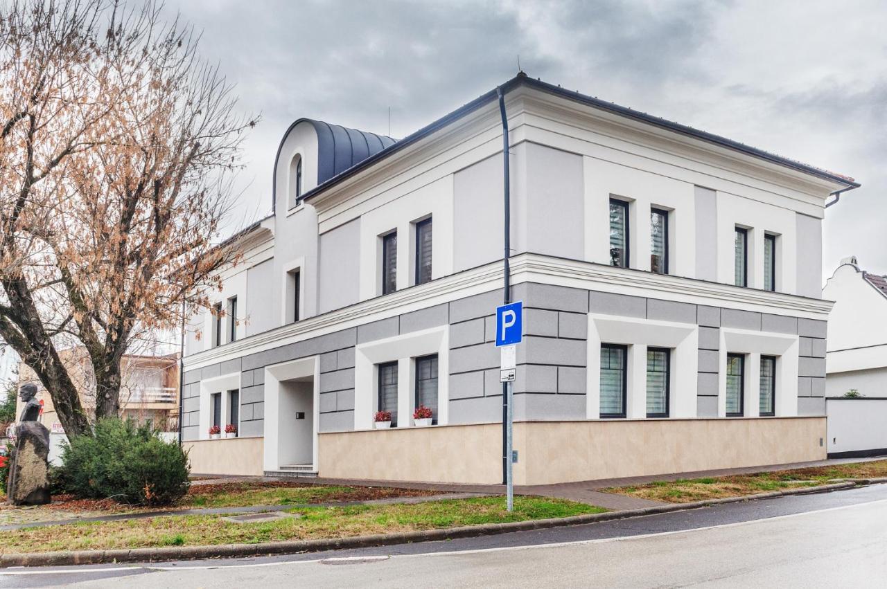 Corso Lux Apartman Gyula Exteriér fotografie